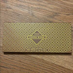ZOEVA Cocoa Blend Palette with Gold and Brown Design